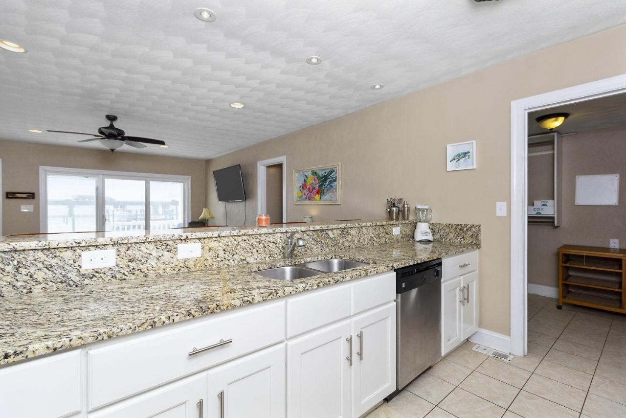 Water Front Delight On The Bay Home Norfolk Exterior photo